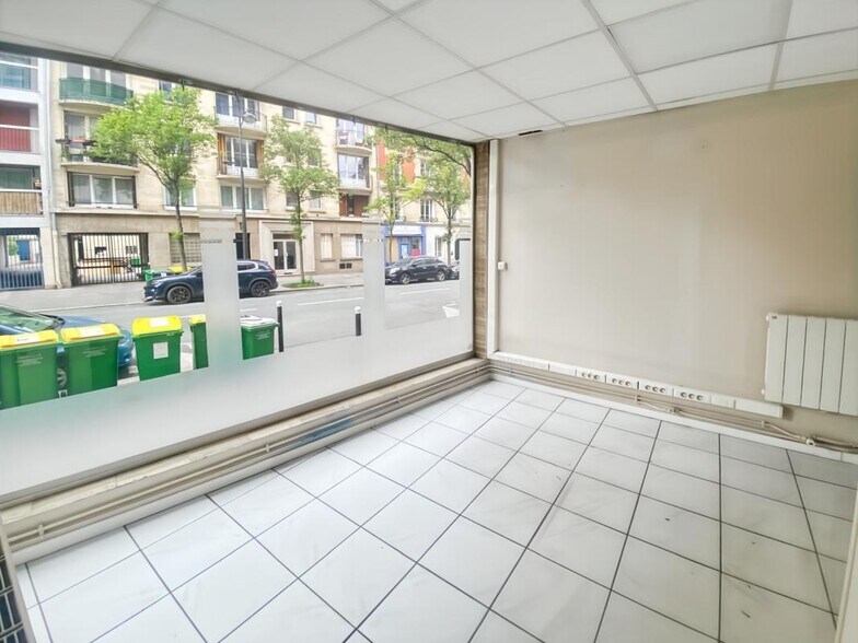 Retail in Paris for lease - Interior Photo - Image 2 of 7