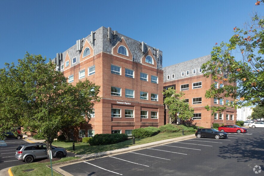 10301 Democracy Ln, Fairfax, VA à louer - Photo du bâtiment - Image 2 de 8