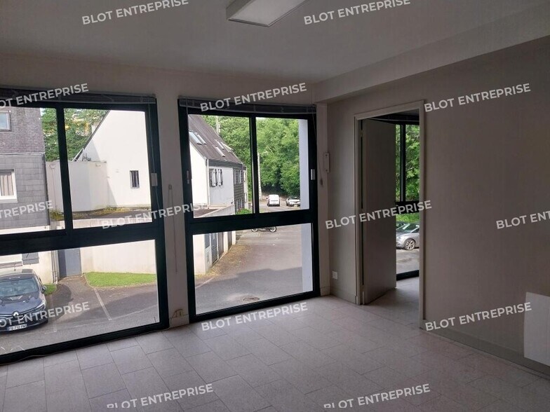 Office in Quimper for lease - Interior Photo - Image 3 of 10