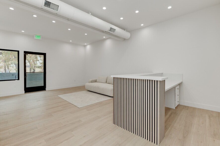 8090 Parkway Dr, La Mesa, CA à louer - Photo du bâtiment - Image 3 de 14