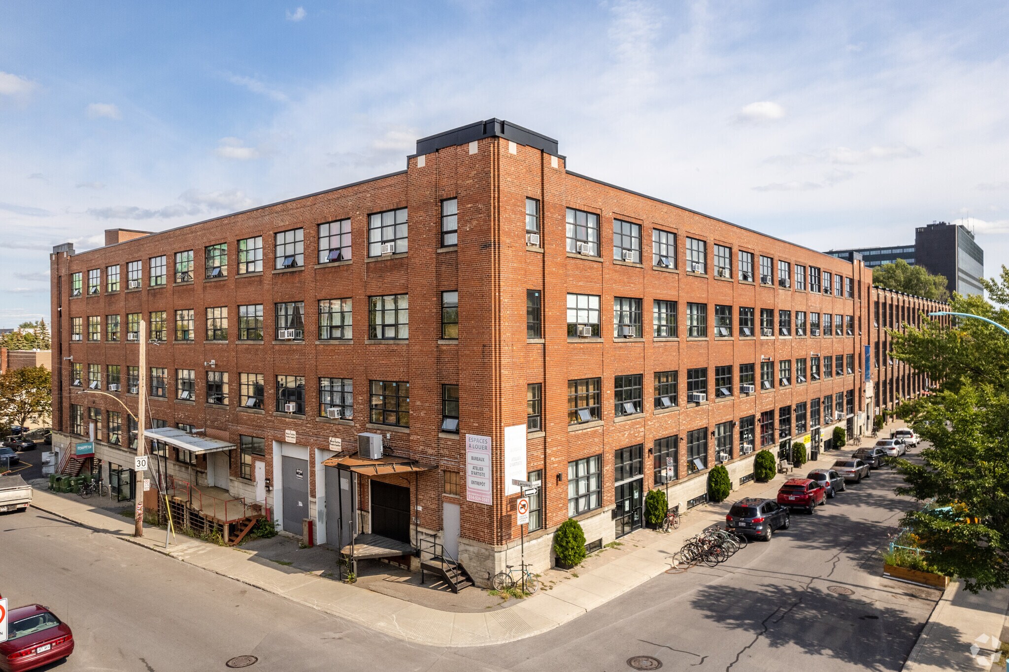 2017-2121 Rue Parthenais, Montréal, QC à louer Photo principale- Image 1 de 6