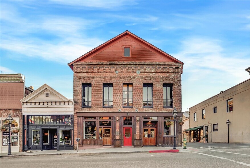 233 Broad St, Nevada City, CA à vendre - Photo du bâtiment - Image 1 de 106