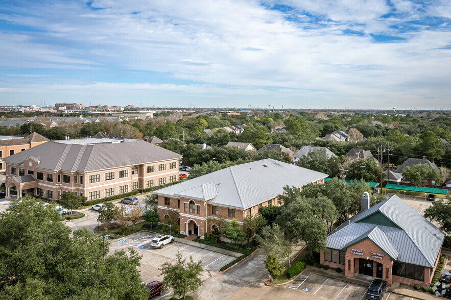 4610 Sweetwater Blvd, Sugar Land, TX for lease - Aerial - Image 3 of 5