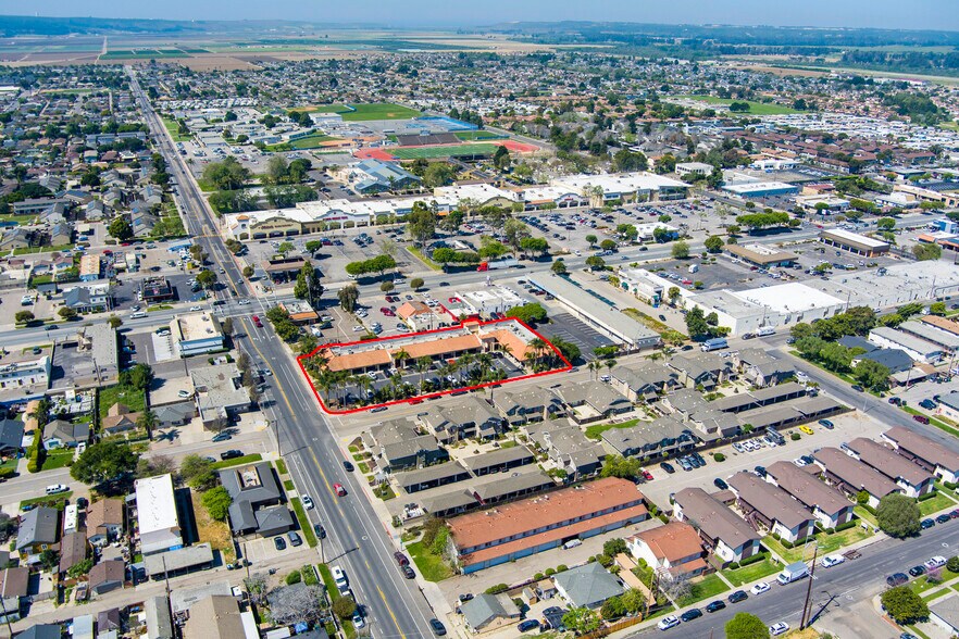 115 E College Ave, Lompoc, CA à vendre - Photo du bâtiment - Image 2 de 5