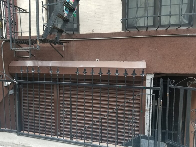 217 S 3rd St, Brooklyn, NY for lease - Building Photo - Image 2 of 4