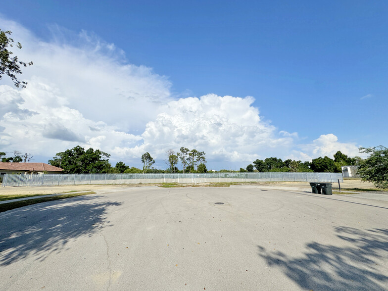 2745 Swamp Cabbage Ct, Fort Myers, FL for sale - Building Photo - Image 3 of 4