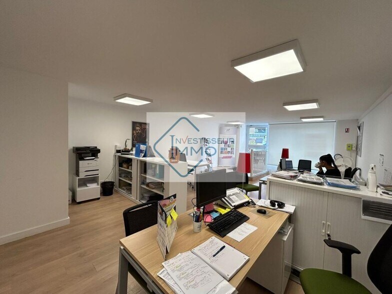 Office in Coulommiers for sale - Interior Photo - Image 2 of 5