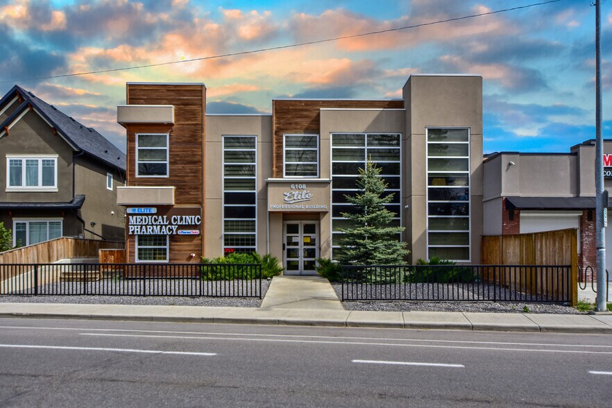 6108 Bowness Rd NW, Calgary, AB à vendre - Photo du bâtiment - Image 3 de 13