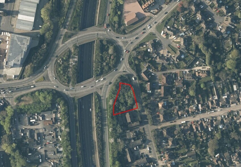 114-118 Oxenden Rd, Tongham à vendre - Photo principale - Image 1 de 1