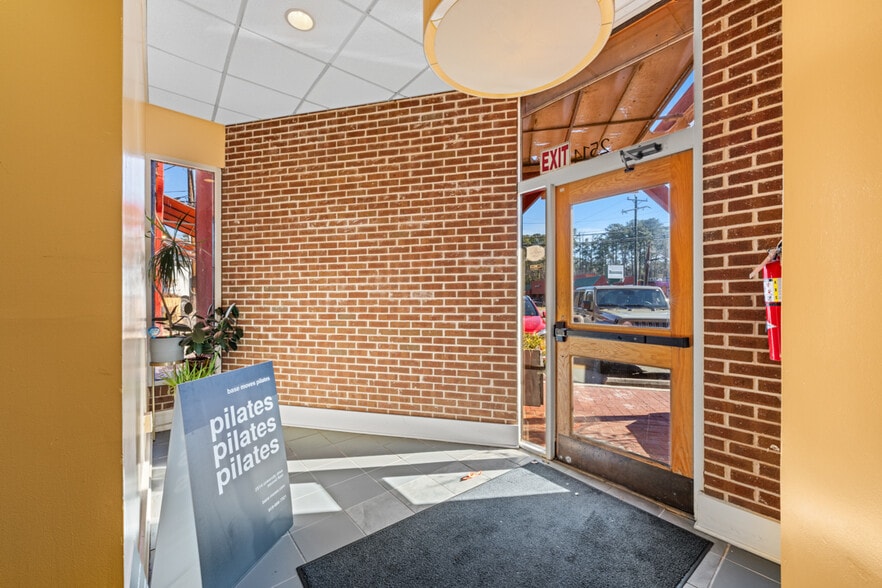 2514 University Dr, Durham, NC for lease - Building Photo - Image 3 of 17
