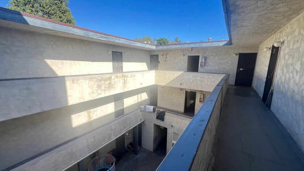 2614 Griffin Ave, Los Angeles, CA à vendre - Photo du bâtiment - Image 3 de 16