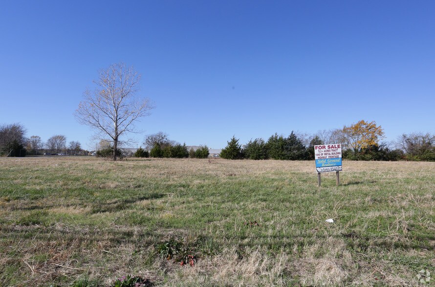 2525 N Center St, Bonham, TX à louer - Photo du bâtiment - Image 2 de 2