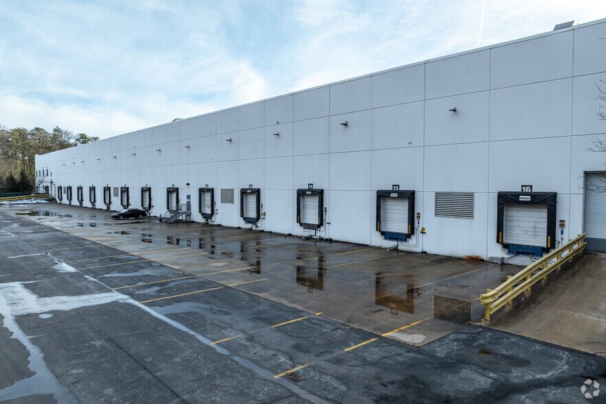 1710 Crossroads Dr, Odenton, MD à louer - Photo du bâtiment - Image 3 de 5