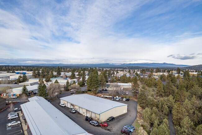 Plus de détails pour 44 SE Bridgeford Blvd, Bend, OR - Industriel à louer