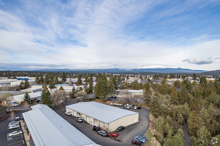 44 SE Bridgeford Blvd, Bend, OR à louer - Photo du bâtiment - Image 1 de 5