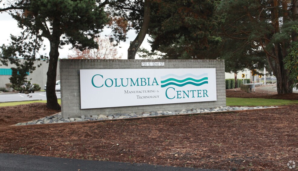 750 S 32nd St, Washougal, WA à vendre - Photo du bâtiment - Image 2 de 4