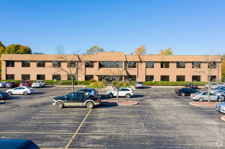 355 W Dundee Rd, Buffalo Grove, IL à louer - Photo du bâtiment - Image 3 de 12