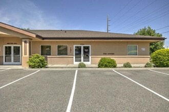515 N Neel St, Kennewick, WA for lease Building Photo- Image 2 of 22