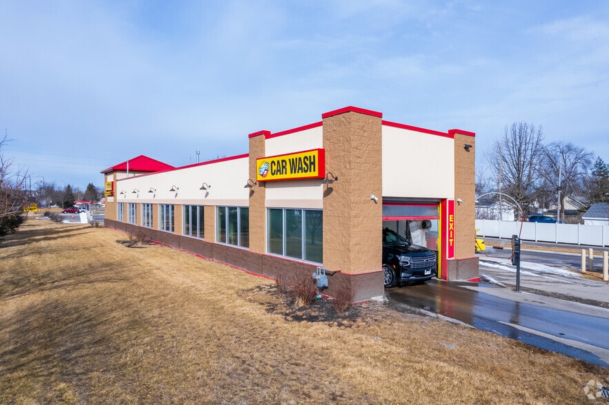 123 W Johnson St, Fond Du Lac, WI for lease - Building Photo - Image 1 of 5