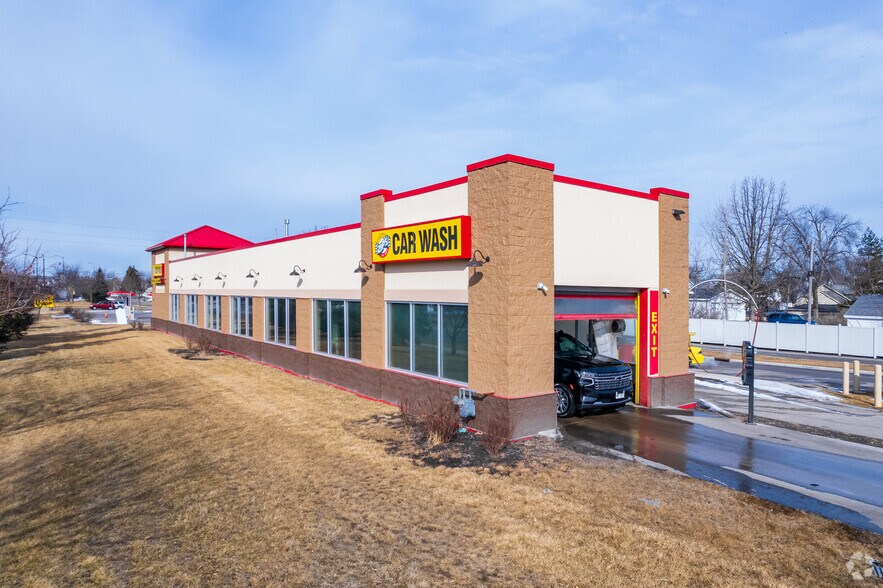 123 W Johnson St, Fond Du Lac, WI à vendre - Photo du bâtiment - Image 1 de 4