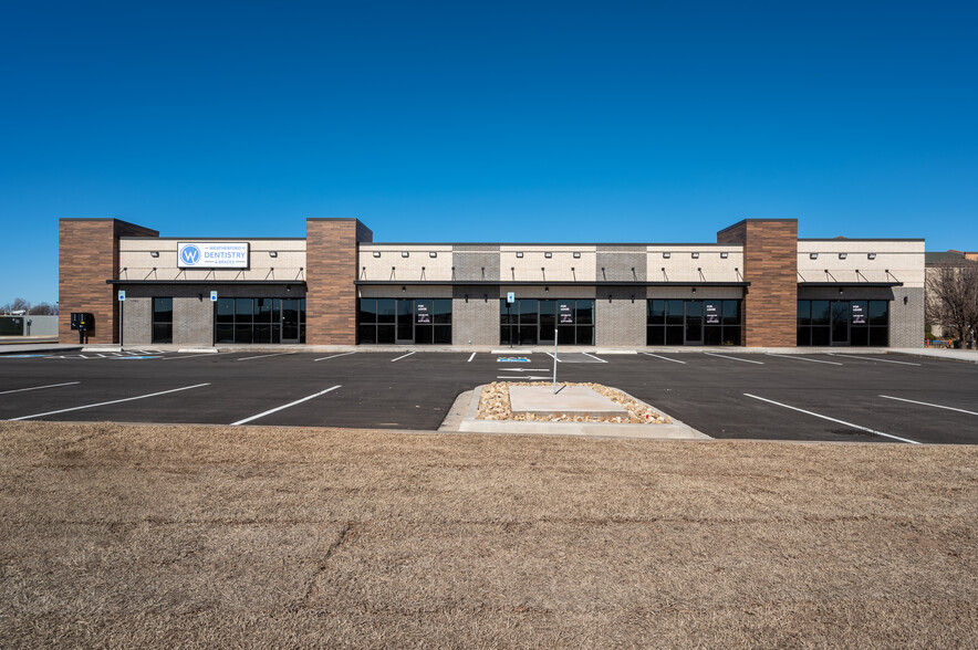 1301-1307 E Main St, Weatherford, OK for lease - Building Photo - Image 2 of 7