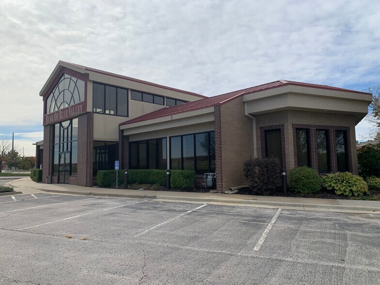 5520 Hedge Lane Ter, Shawnee, KS à vendre - Photo du bâtiment - Image 3 de 16