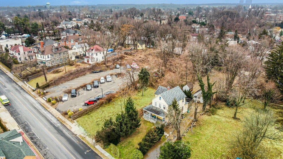 90 Steamboat Rd, Great Neck, NY à vendre - Photo du bâtiment - Image 2 de 16