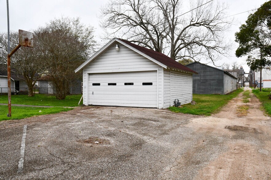 211 E 3rd St, El Campo, TX à vendre - Photo du bâtiment - Image 3 de 4