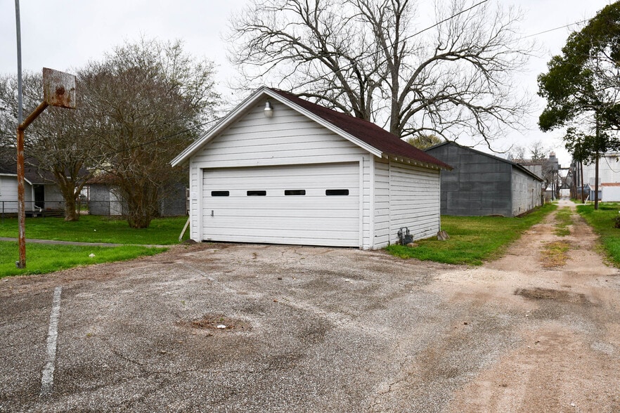 211 E 3rd St, El Campo, TX à louer - Photo du bâtiment - Image 3 de 4