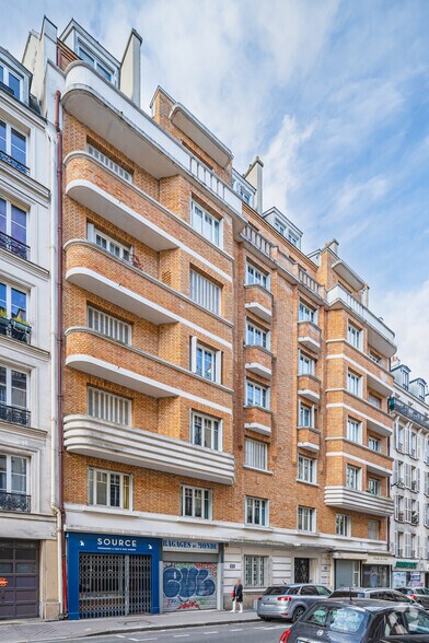 Immeuble residentiel dans Paris à vendre - Photo principale - Image 1 de 1