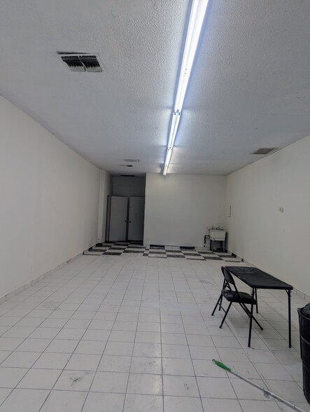 14538-14540 Vanowen St, Van Nuys, CA for lease - Building Photo - Image 3 of 5