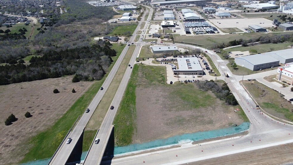 1750 Commerce Dr, Mansfield, TX à vendre - Vidéo sur l’inscription commerciale - Image 3 de 8