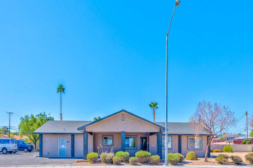 2545-2595 S Torrey Pines portfolio of 2 properties for sale on LoopNet.ca - Building Photo - Image 2 of 35