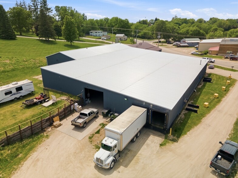 301 Old Dubuque Rd, Anamosa, IA à louer - Photo du bâtiment - Image 3 de 39