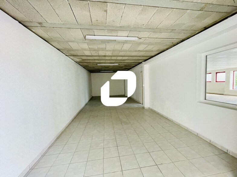 9 Rue Jean Rostand, Genas for lease - Interior Photo - Image 1 of 1