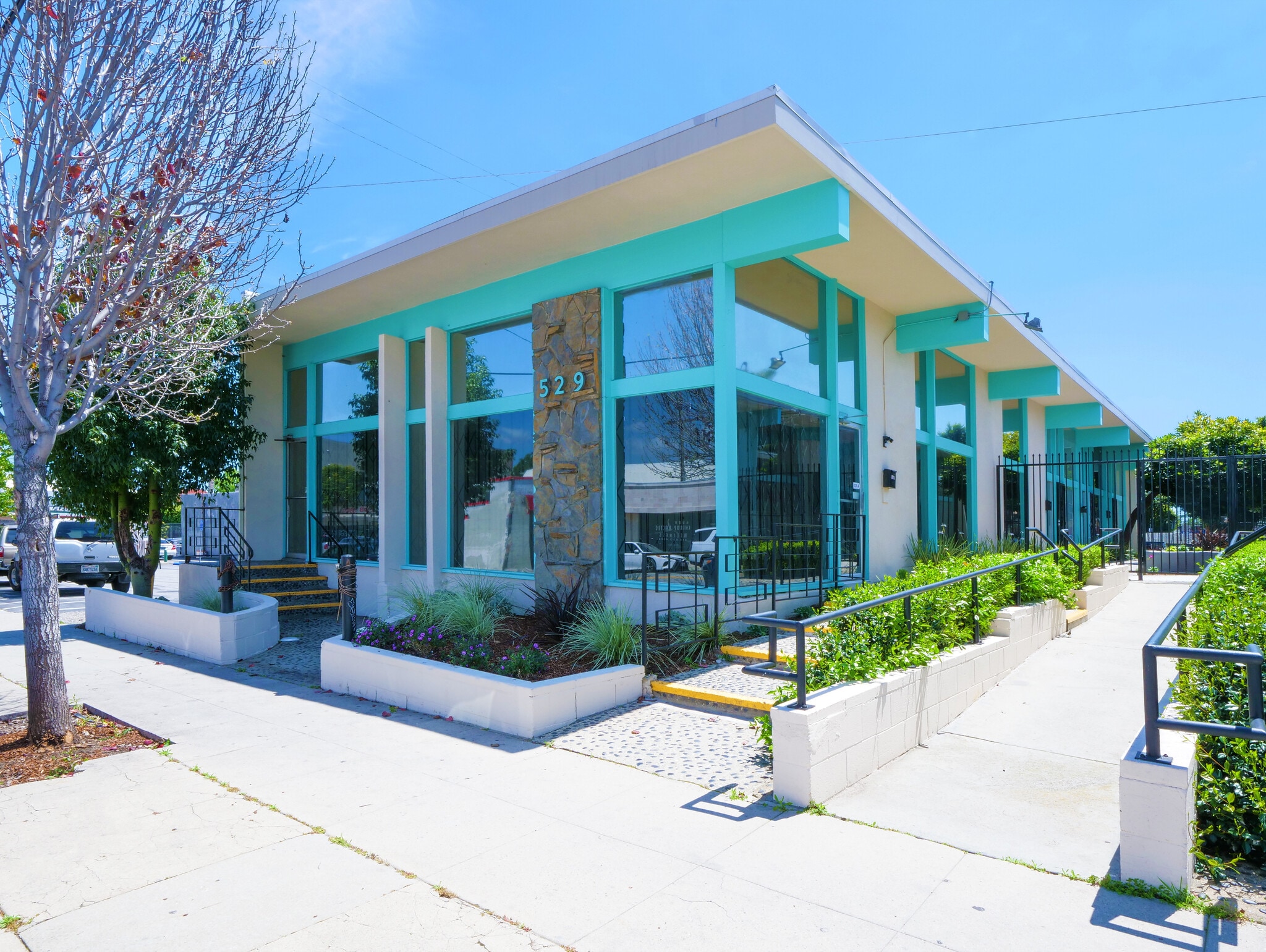 529 W 9th St, San Pedro, CA for lease Primary Photo- Image 1 of 12