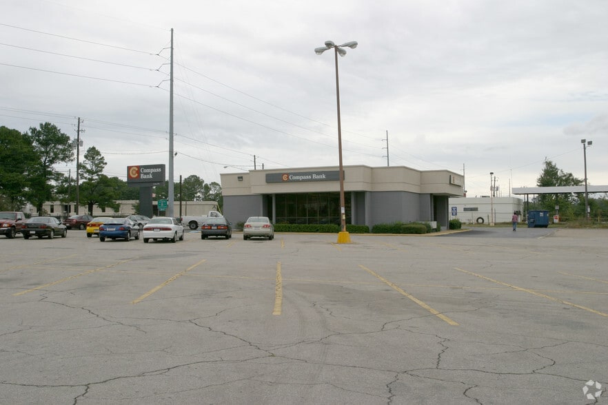 1151 Bankhead Hwy W, Birmingham, AL à louer - Photo du bâtiment - Image 3 de 10