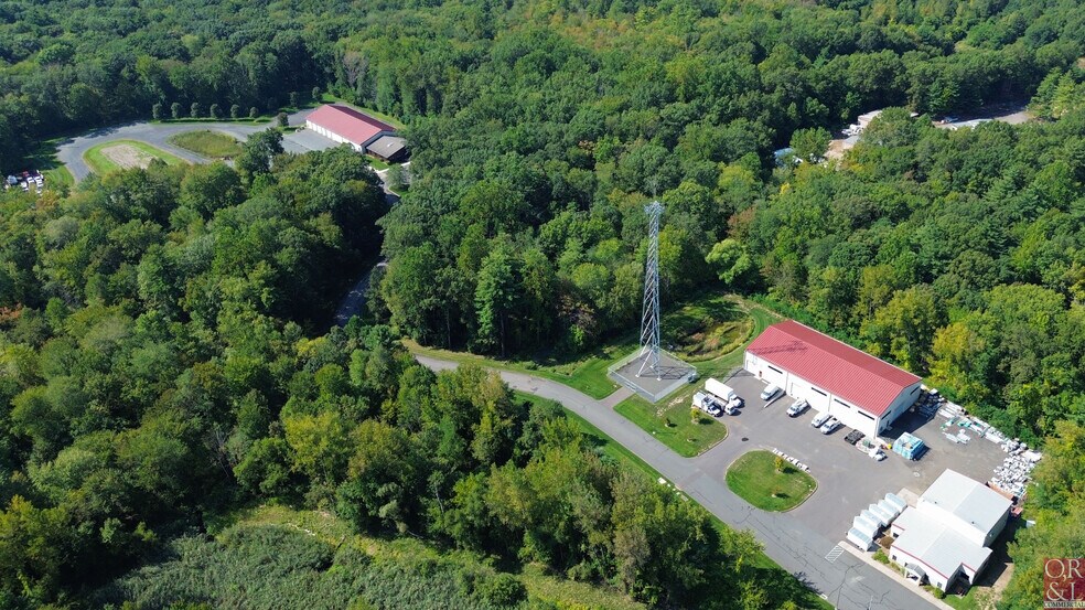 103 & 103R Old Windsor Rd portefeuille de 2 propriétés à vendre sur LoopNet.ca - Photo du bâtiment - Image 2 de 34