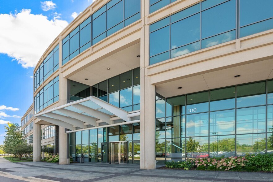 100 S Saunders Rd, Lake Forest, IL à louer - Photo du bâtiment - Image 3 de 26