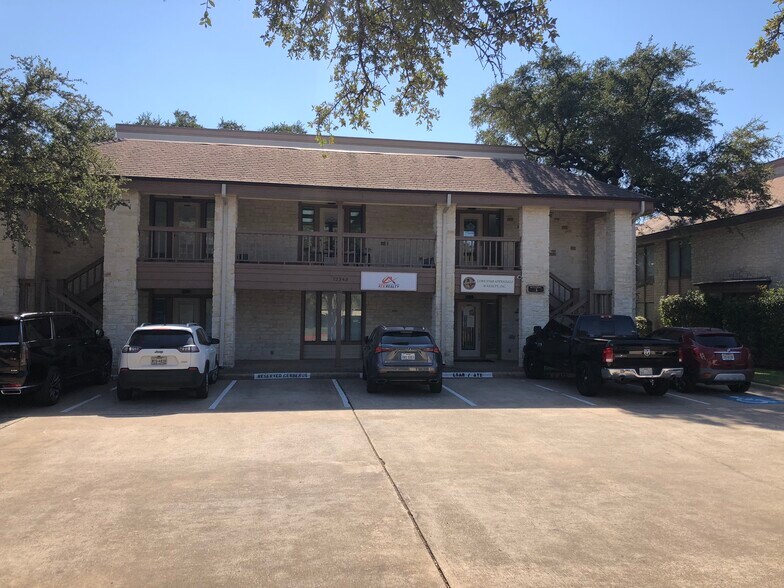12343 Hymeadow Dr, Austin, TX à vendre - Photo du bâtiment - Image 2 de 6