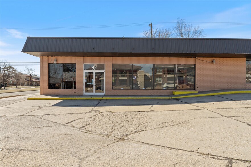 212-216 NW 23rd St, Oklahoma City, OK for lease - Building Photo - Image 2 of 8