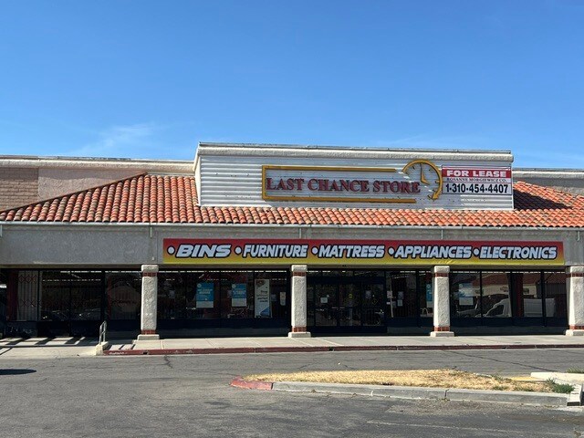 1743 E Palmdale Blvd, Palmdale, CA à louer - Photo du bâtiment - Image 2 de 11