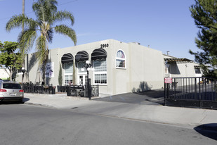 Freestanding Industrial Building - Entrepôt