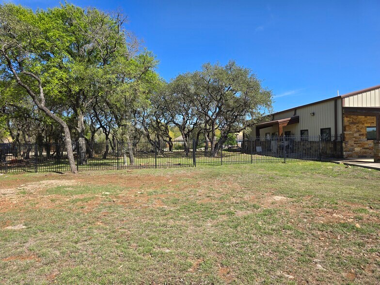 13318 Western Oak Dr, Helotes, TX à vendre - Photo du bâtiment - Image 3 de 30