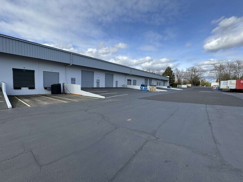 27120 SW 95th Ave, Wilsonville, OR for lease - Building Photo - Image 2 of 3