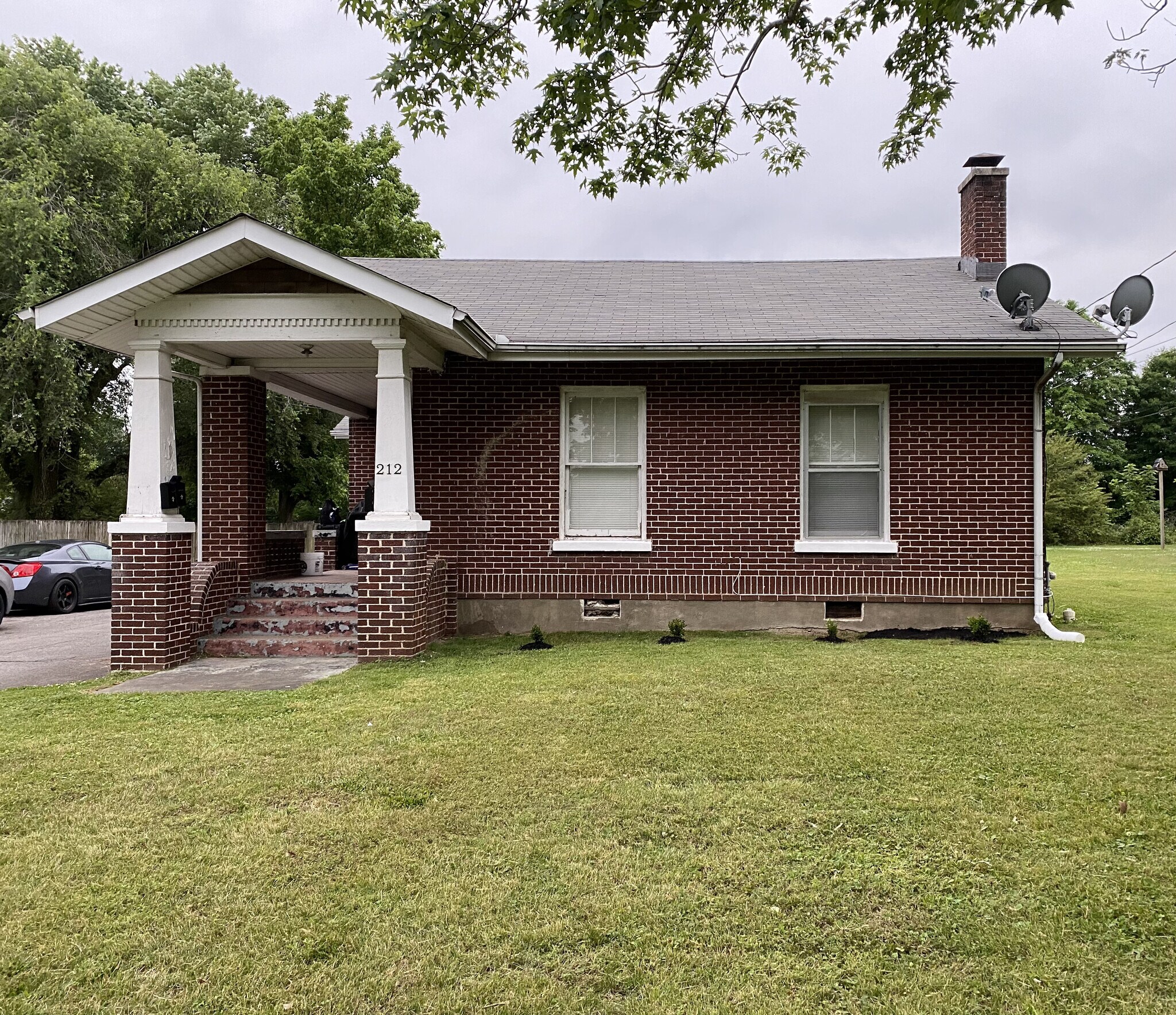 212 W End Ave, Dickson, TN à vendre Photo du bâtiment- Image 1 de 5
