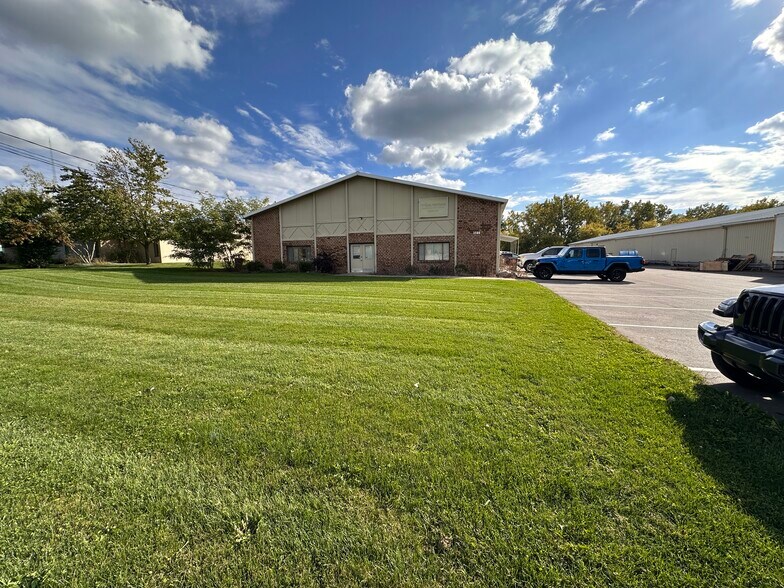 3500 3 Mile Rd NW, Grand Rapids, MI à louer - Photo du bâtiment - Image 2 de 7