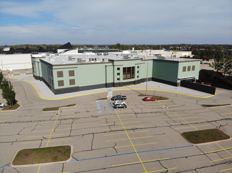 3668 Rivertown Pky SW, Grandville, MI for lease - Building Photo - Image 3 of 16
