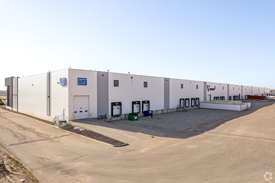 21330 115 Av NW, Edmonton, AB à louer - Photo du bâtiment - Image 2 de 3