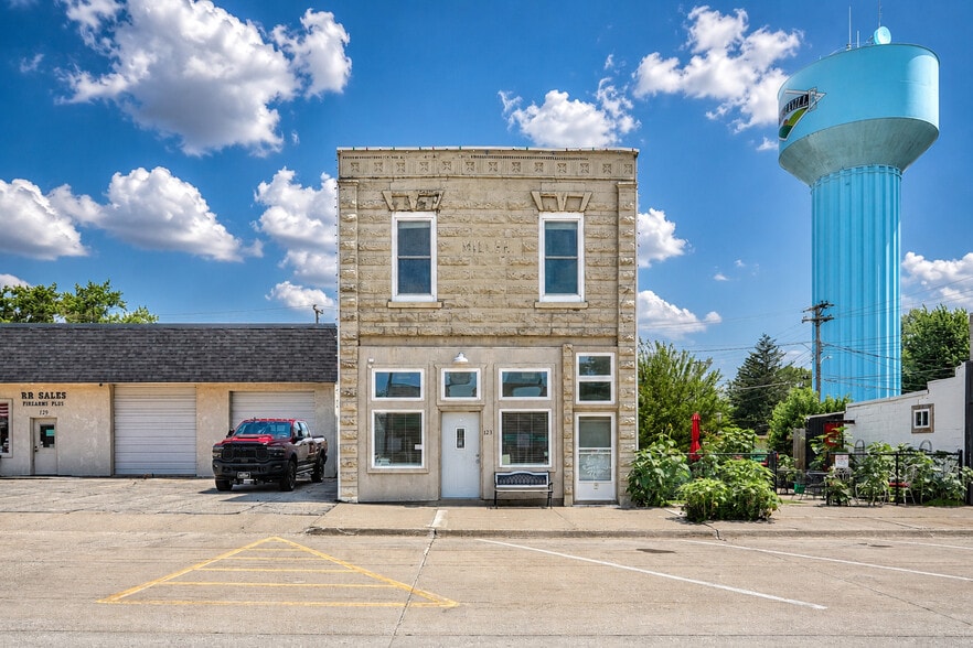 123 Center Ave N, Mitchellville, IA à louer - Photo du bâtiment - Image 3 de 26